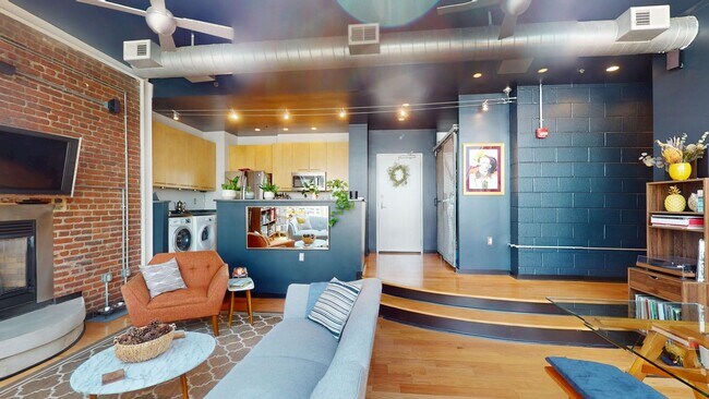 Building Photo - Stunning Penthouse Two Bedroom W/Private B...