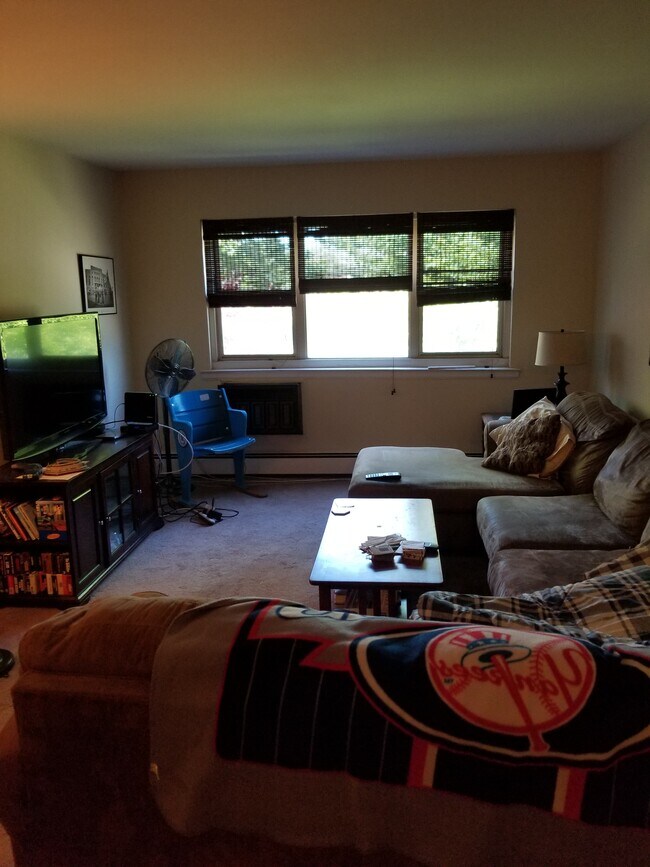 Building Photo - 152 N Broadway