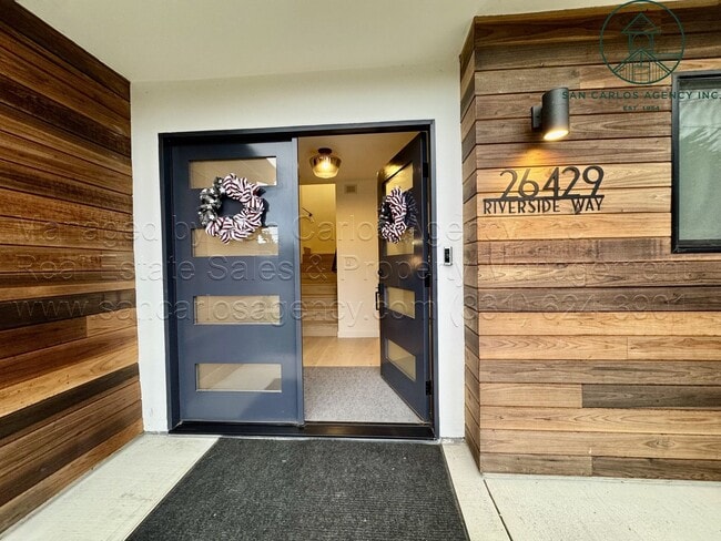 Building Photo - Newly Remodeled Four Bedroom Mission Field...