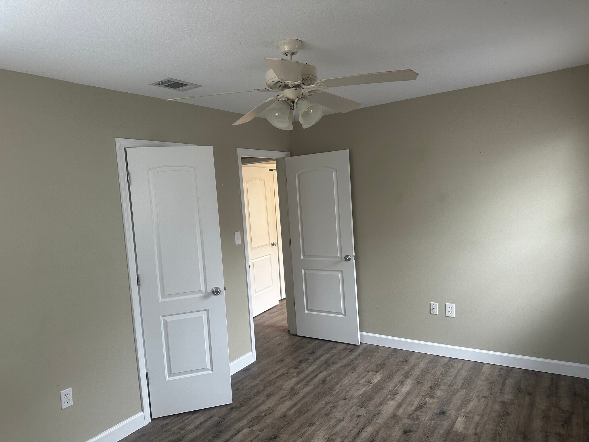 Building Photo - 1110 Airport Rd