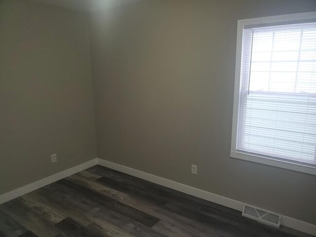 Building Photo - 439 S Illinois St