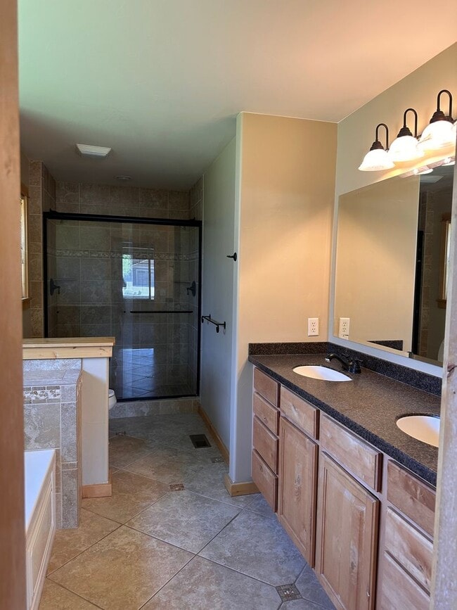 Building Photo - Gorgeous 3 Bedroom Home in Elk Grove Commu...