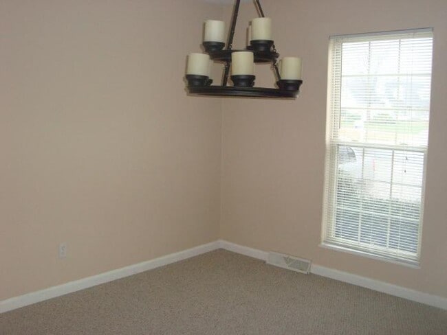 Building Photo - 404 Silk Oak Dr