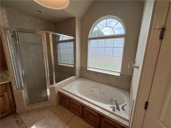Building Photo - 407 Lyndal Ln