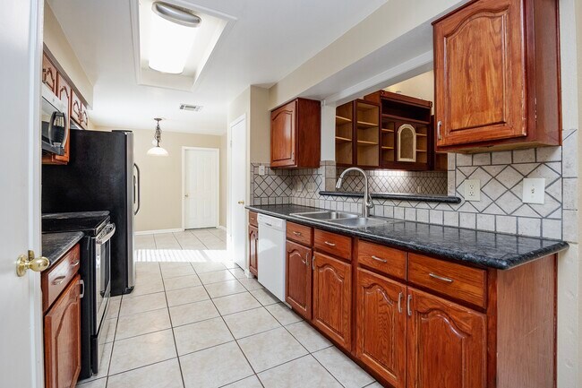 Building Photo - 7315 Foxside Ln