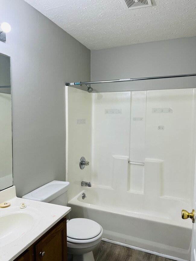 Building Photo - Three Bedroom/Two Full Bath House in West ...