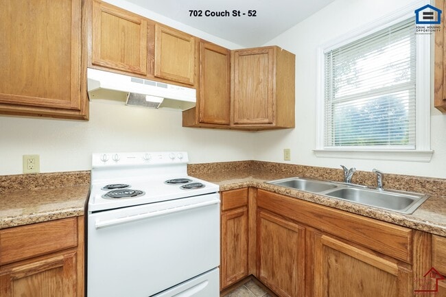 Building Photo - 702 Couch St