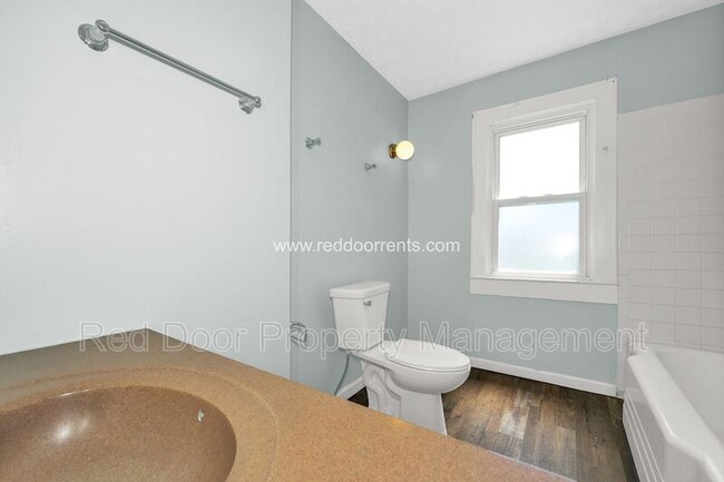 Building Photo - 601 N Sherman Dr