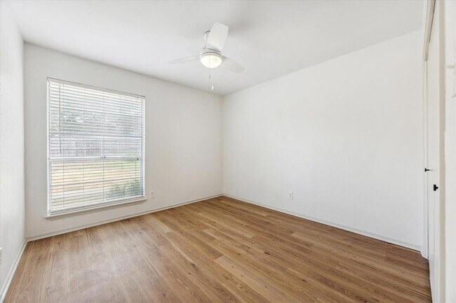Building Photo - 807 Castle Ridge Rd