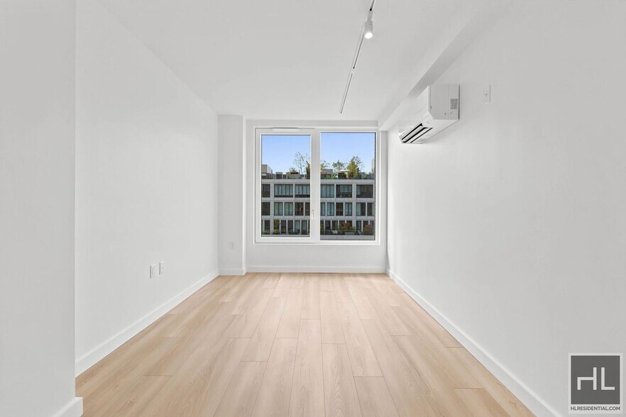 Building Photo - 4 AVENUE