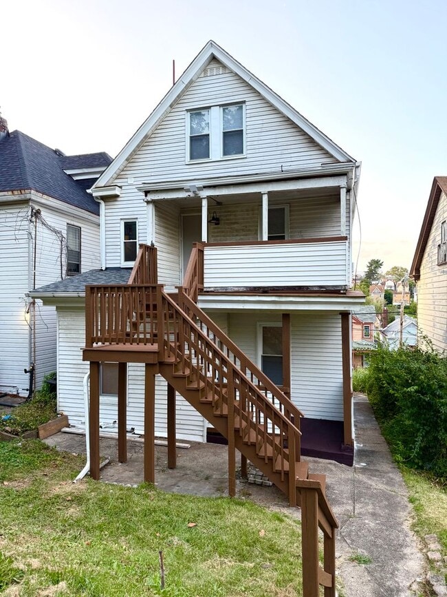 Building Photo - Now showing updated 4BR 1.5 bath house!