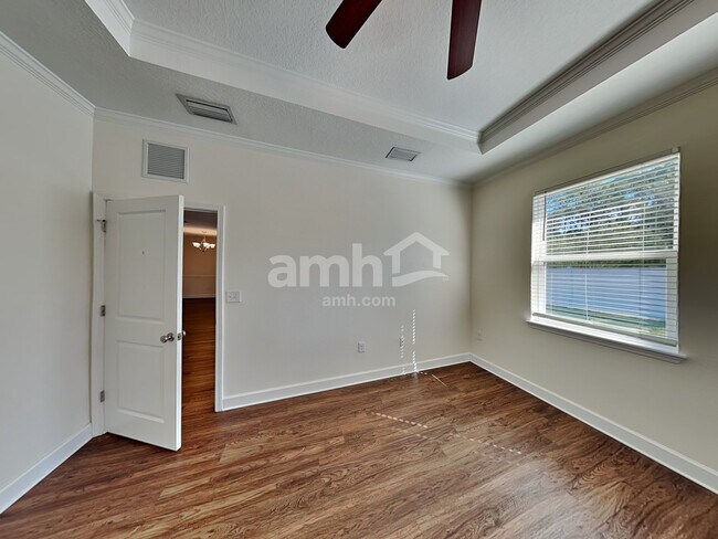 Building Photo - 511 Pine Terrace Dr