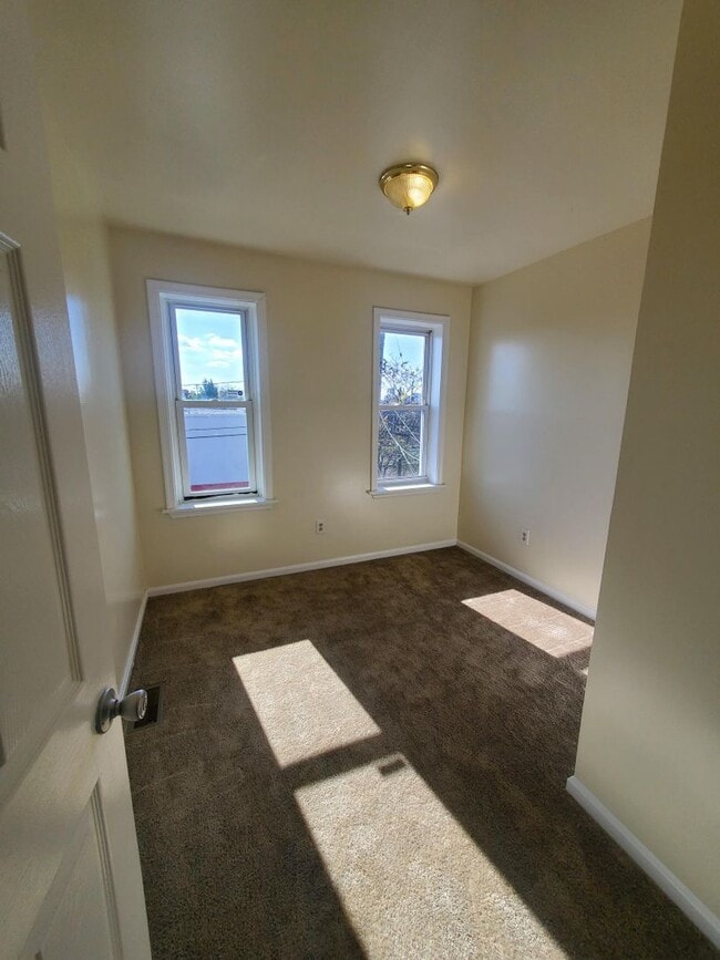 Building Photo - Large 3BR/1BA townhome in the Oliver neighborhood of East Baltimore. WATER INCLUDED