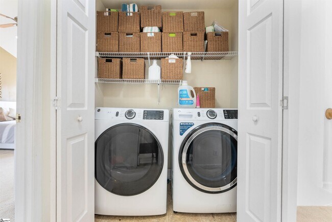 Building Photo - 154 S Lake Emory Dr