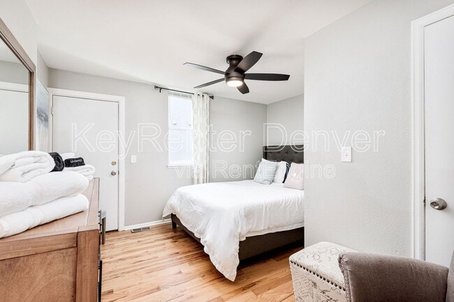 Building Photo - 2409 Tremont Pl