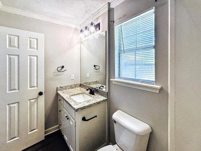 Building Photo - 217 Shadow Creek Dr