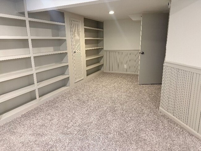 Building Photo - Row Home Available In Omaha