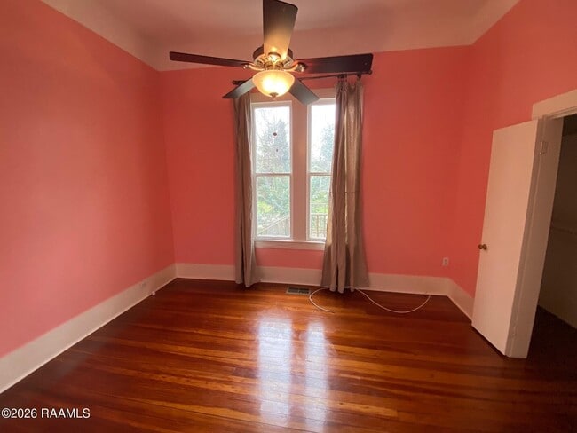 Building Photo - 215 Versailles Blvd