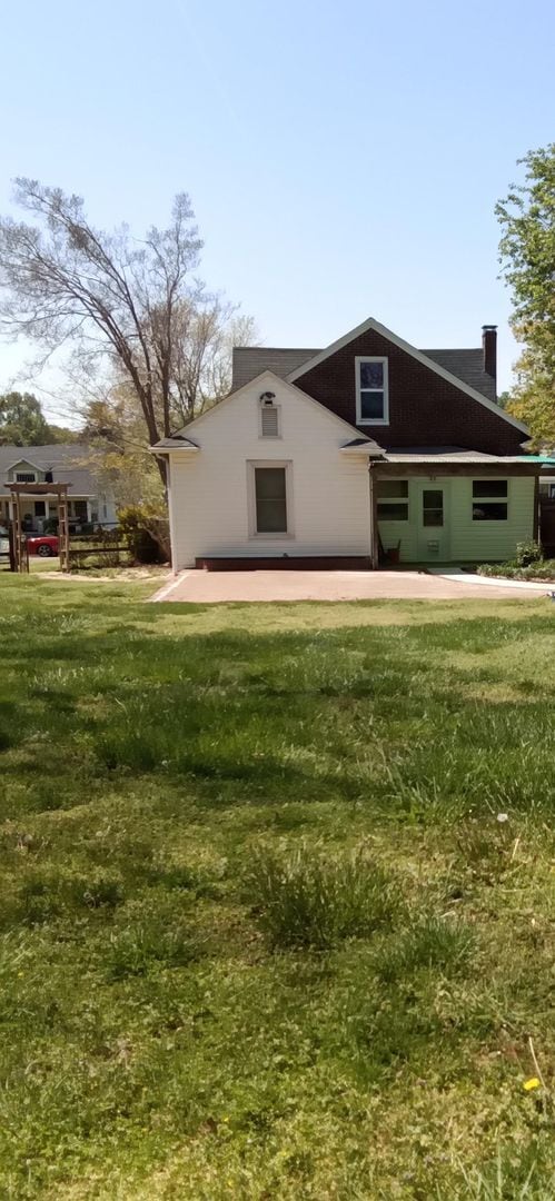 Building Photo - Fully Furnished Home Just Minutes From LU