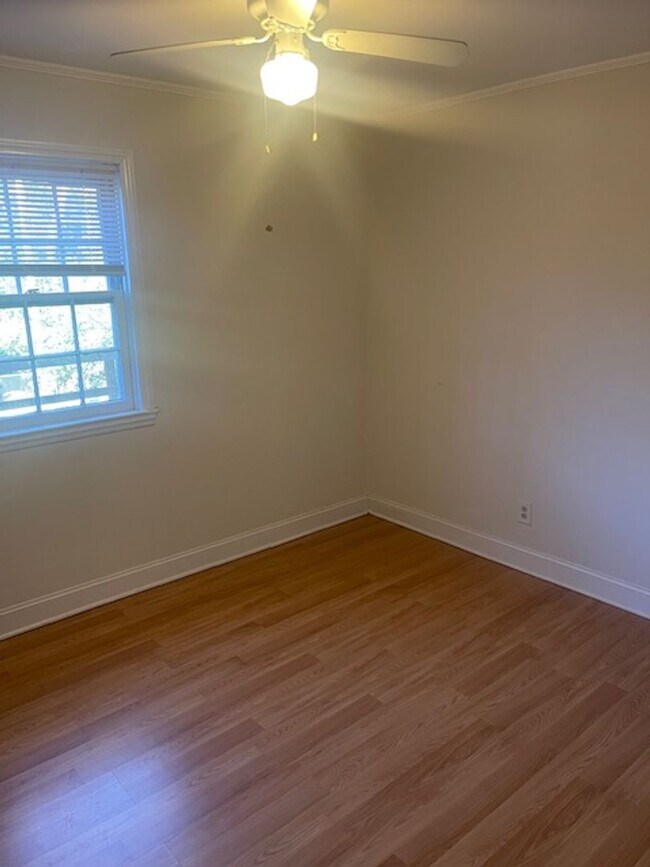 Building Photo - Split level 4 bedroom in Madison Park