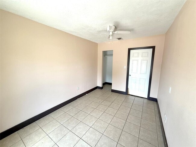 Building Photo - 7130 Kings Dr