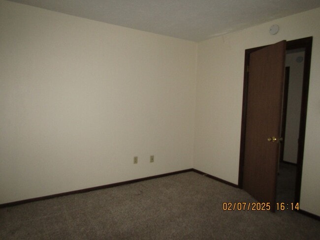 Building Photo - Great Condo located on the Westside of Law...