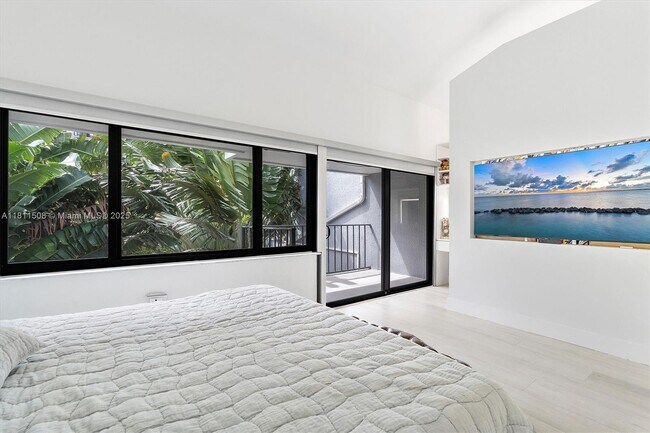 Building Photo - 300 Poinciana Island Dr