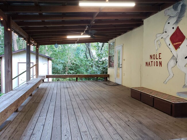 Building Photo - 207 Edwards St