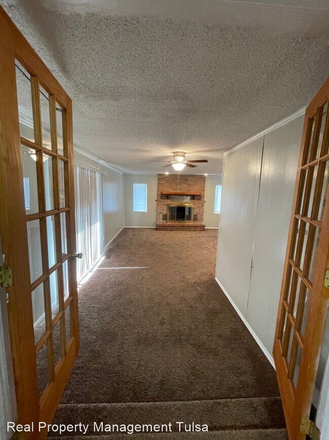 Building Photo - 3 br, 2 bath House - 10953 E 3rd St