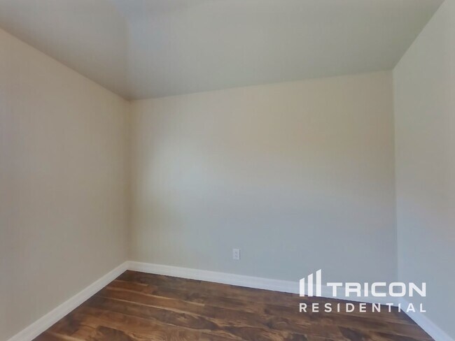 Building Photo - 1504 Rosson Rd