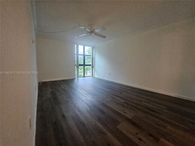 Building Photo - 1101 River Reach Dr