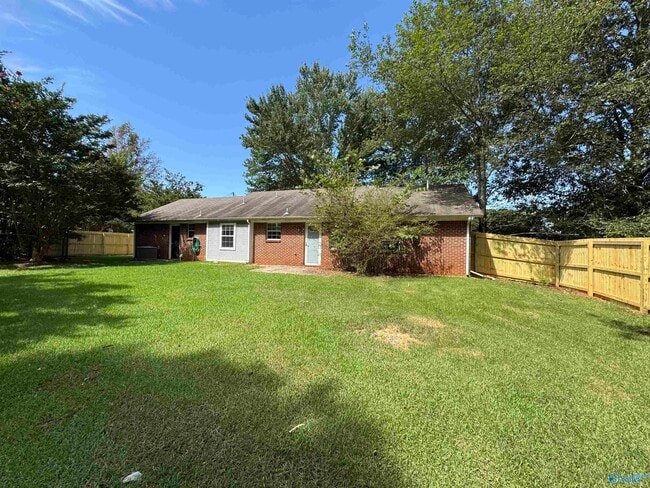Building Photo - 109 Cove Crest Dr