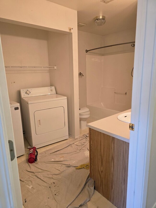 Building Photo - 693 Paradise Pl
