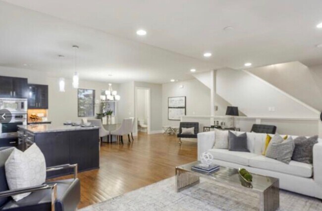 Building Photo - Experience fabulous Brookside living, just outside your front door!