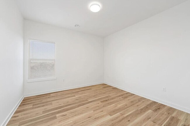 Building Photo - NEW Construction 3 Bedroom Duplex!