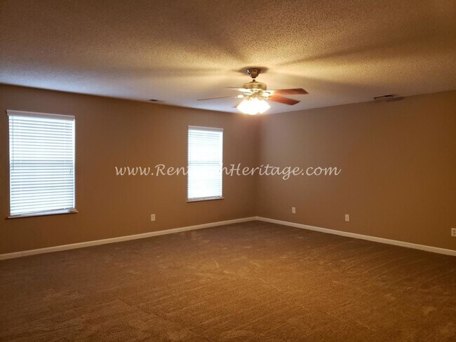 Building Photo - Gorgeous Brick Home with Golf Course / Lake View in Popular Mirror Lake Golf/ Swim / Tennis Subdi...