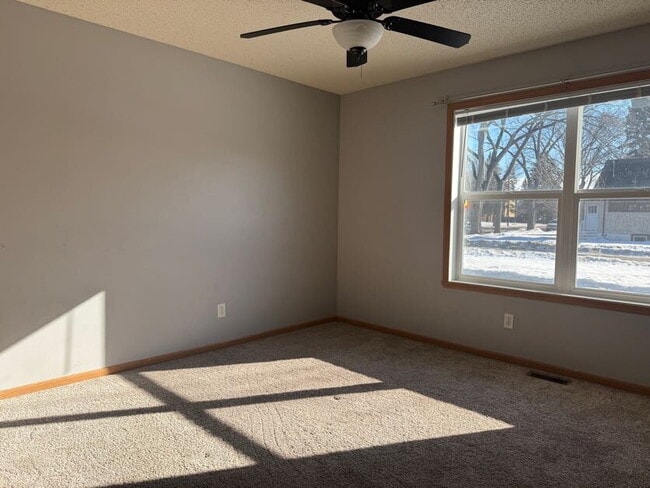 Building Photo - 819 5th St S