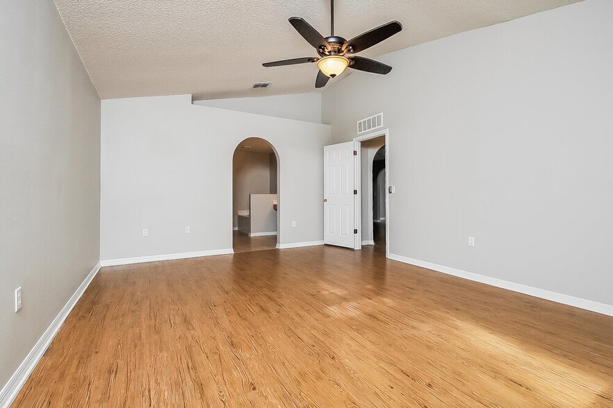 Building Photo - 1507 Alhambra Crest Dr