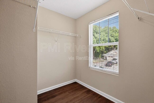 Building Photo - 7608 Rain Forest Dr N