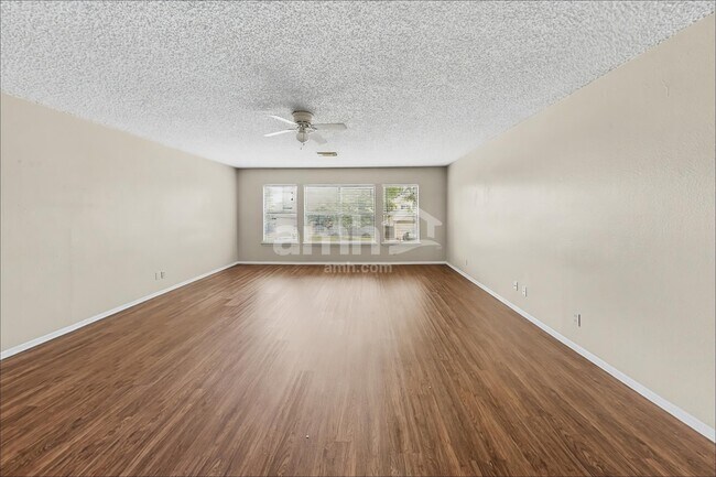 Building Photo - 8010 Manderly Pl