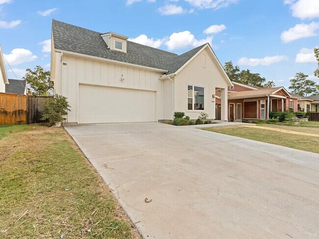 Building Photo - 2825 Townsend Dr