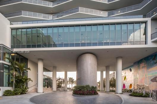 Building Photo - 460 NE 28th St