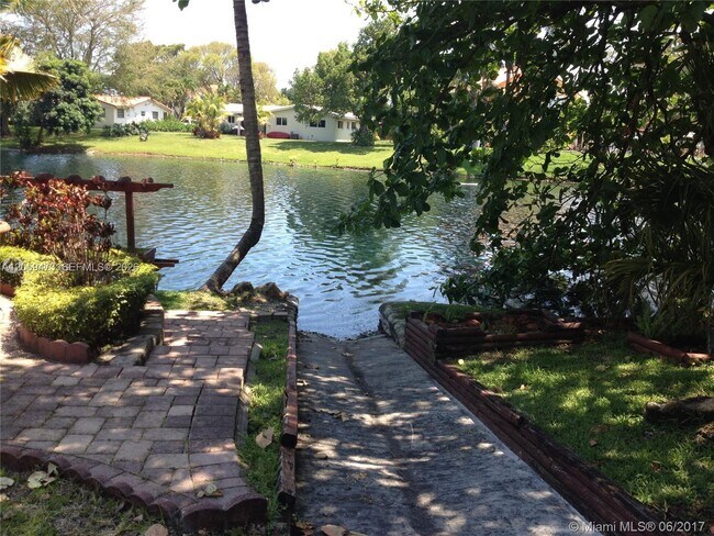 Building Photo - 6626 Miami Lakes Dr