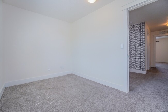 Building Photo - 1655 N Azurite Pl