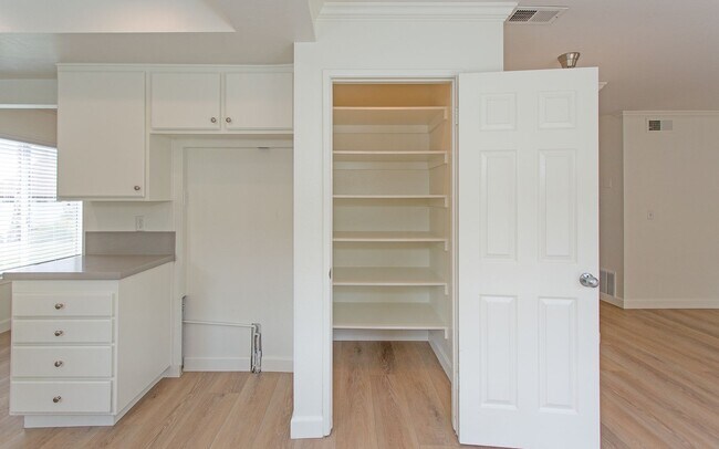 Building Photo - 7960 Represa Cir