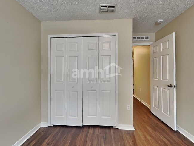 Building Photo - 1014 Brenton Leaf Dr