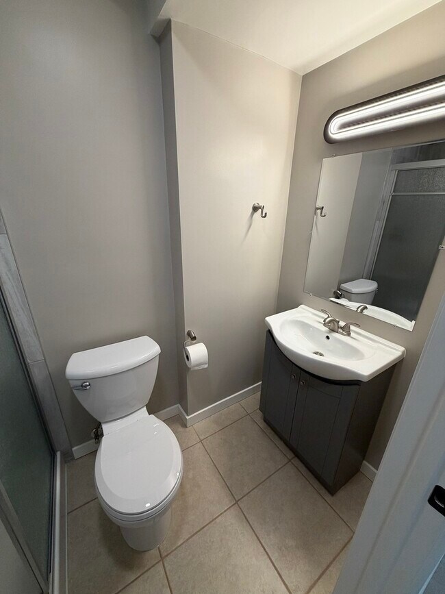 Building Photo - 109 Hickory Dr