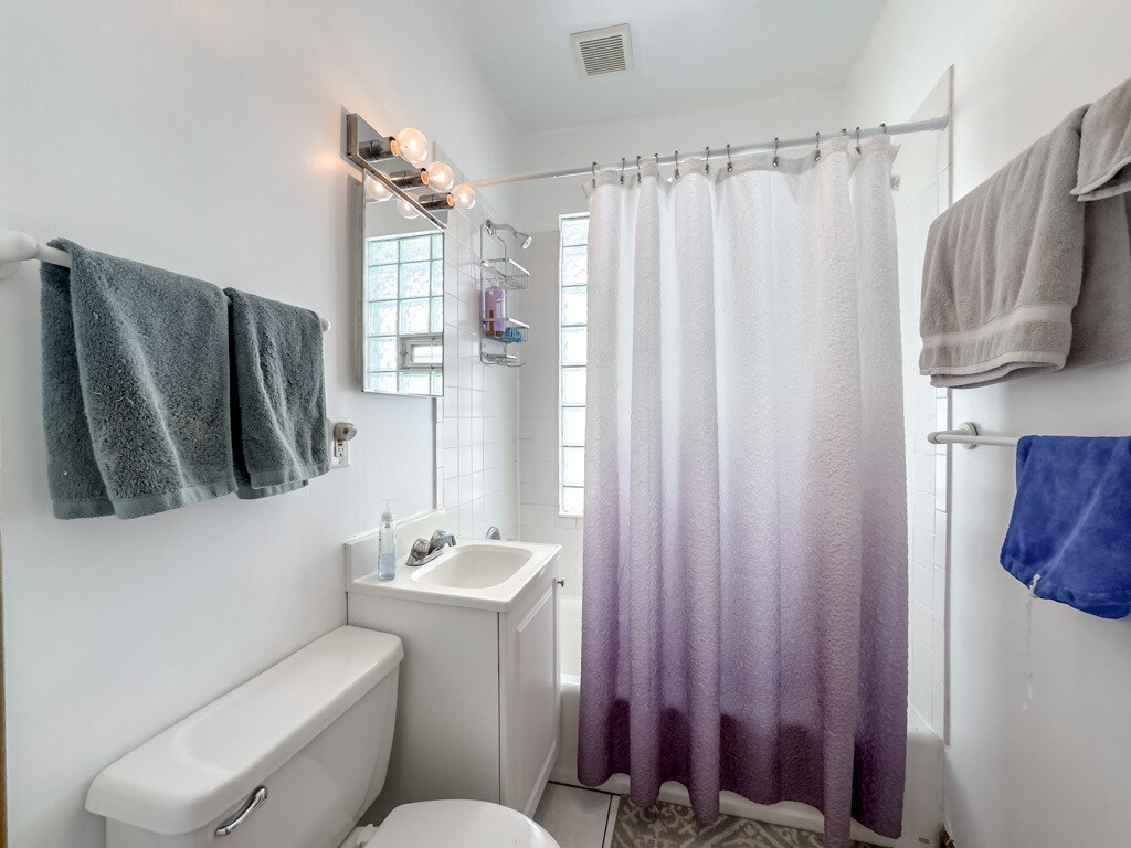 Building Photo - 1422 W Henderson St