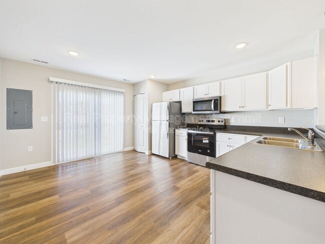 Building Photo - 1420 Circle Dr