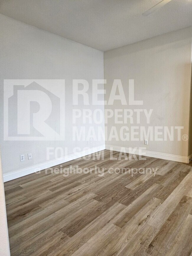 Building Photo - Spacious 3 bedroom 2.5 bath in North Natomas